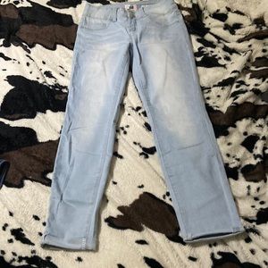Good condition used YMI mid rise skinny jeans.